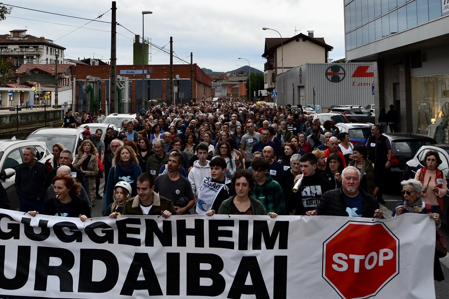 Guggenheim Urdaibai ez! Urdaibai ez dago salgai!