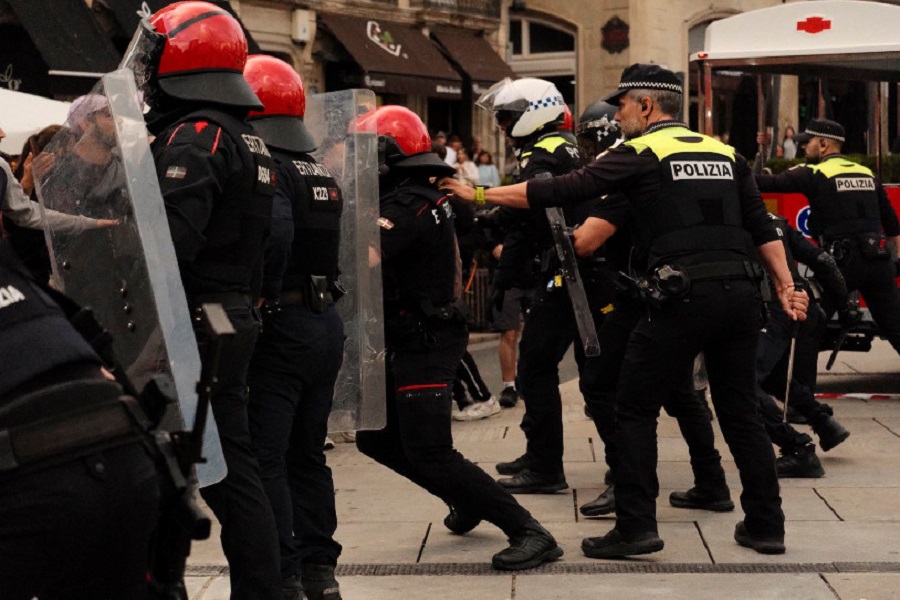 Ertzaintzak indarkeriaz zapaldu du GKSren elkarretaratzea Gasteizen. Errepresio polizialari ez!
