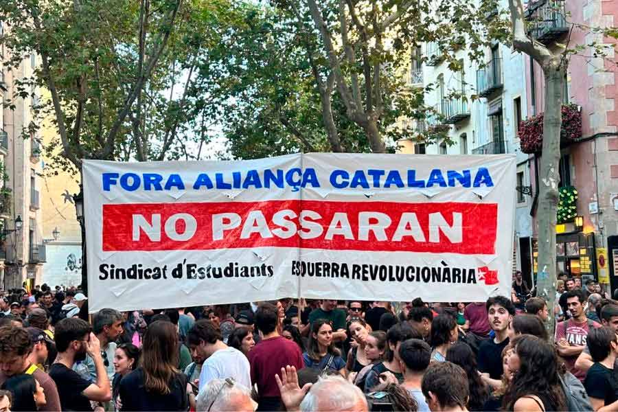 Fora aliança catalana - pankarta