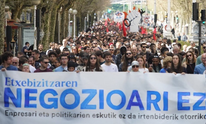 Milaka pertsona Donostian errentari parasitoen eta etxebizitzaren negozioaren aurka